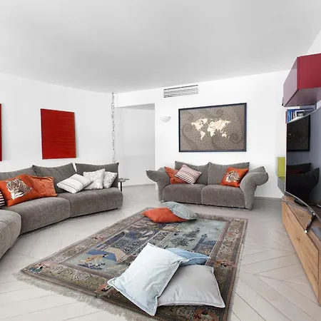 - Hermes Villa