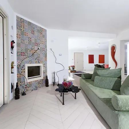 - Hermes Villa *