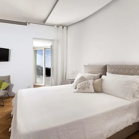 - Hermes Villa *